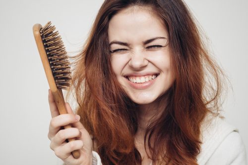 Szczotki i grzebienie - co bezpieczniejsze dla naszych włosów? 