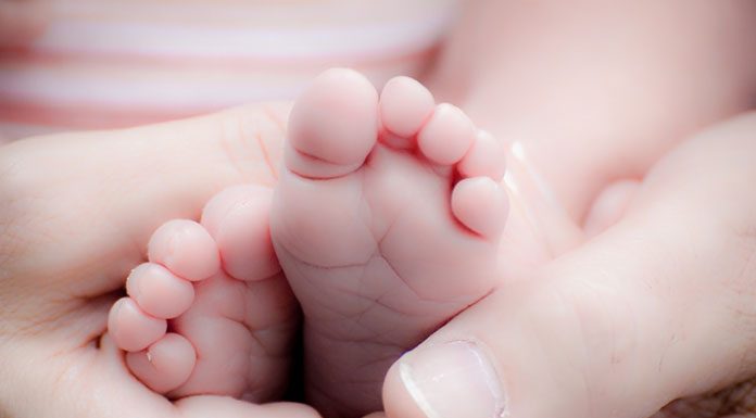 Jak pomóc niemowlakowi w walce z katarem?