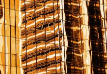 Niepowtarzalny płot z kamienia