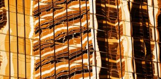 Niepowtarzalny płot z kamienia