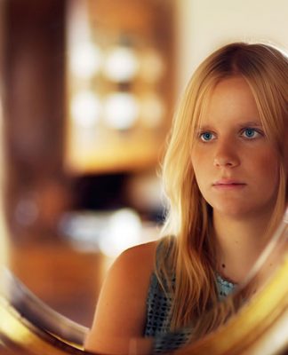 Jak zadbać o cienkie i rzadkie włosy, żeby były gęste i pełne blasku? Kilka praktycznych rad, dzięki którym Twoje włosy odżyją