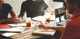 Trzeba jakoś żyć, a więc trzeba zarobić