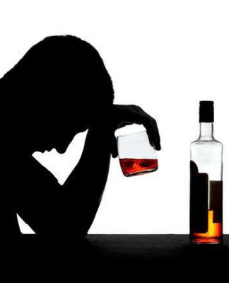 Dlaczego po alkoholu stajemy się agresywni? Alkohol - zabójca osobowości