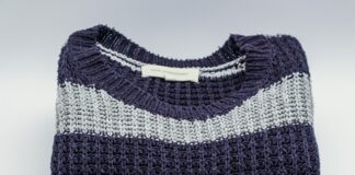 Czy pod sweter ubiera się podkoszulek?