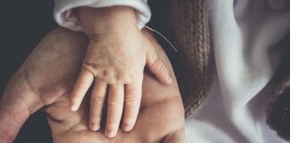 Co daje się rodzicom na ślubie?