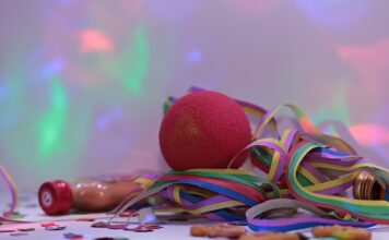 Co robi się na imprezie? Co robi się na imprezie?