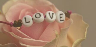 Jak samemu zrobić stojak na bransoletki?