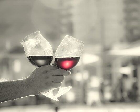 Co chłopak daje dziewczynie na studniówkę?