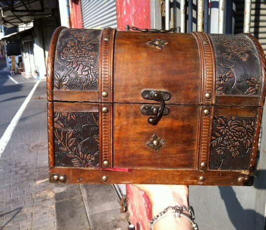 Jakim klejem przykleić Wkładkę do butów?