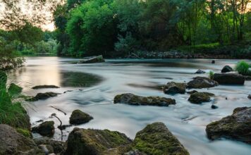 Co nie przewodzi prądu elektrycznego?