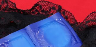 Czy osoba towarzysząca ma mieć podwiązkę?