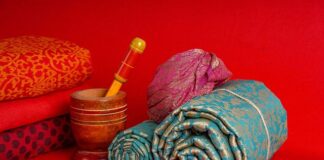 Jak nazywa się ozdoba krawata?