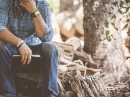 Jak siadać z płaszczem?