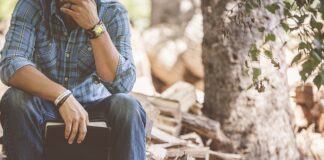 Jak siadać z płaszczem?