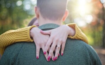 Ile daje się róż na zaręczyny?