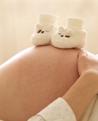 Czy zakładać dziecku skarpetki latem?