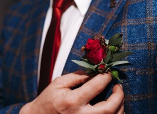 Kto powinien mieć butonierkę na weselu?