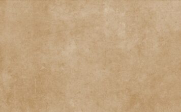 Z czym nosić beżowy płaszcz?