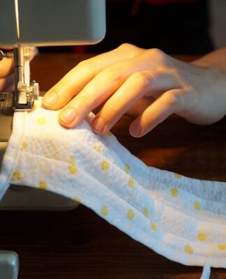 Jak uszyć poduszkę bez maszyny?